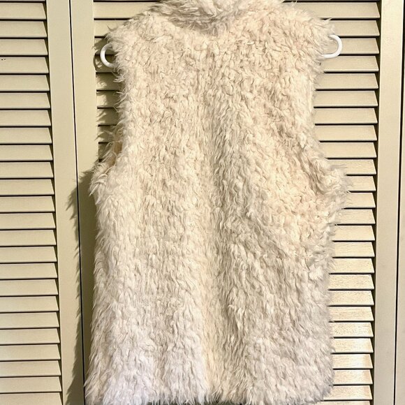 Takara Faux Fur Vest * Size Large * Cream * Lined * Single Hook Closure - Picture 4 of 4